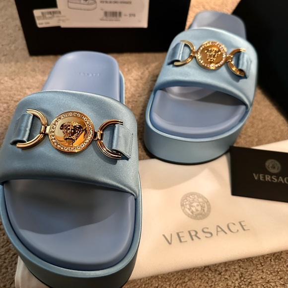 Versace Medusa Platform slides size 37/7 - Picture 2 of 9